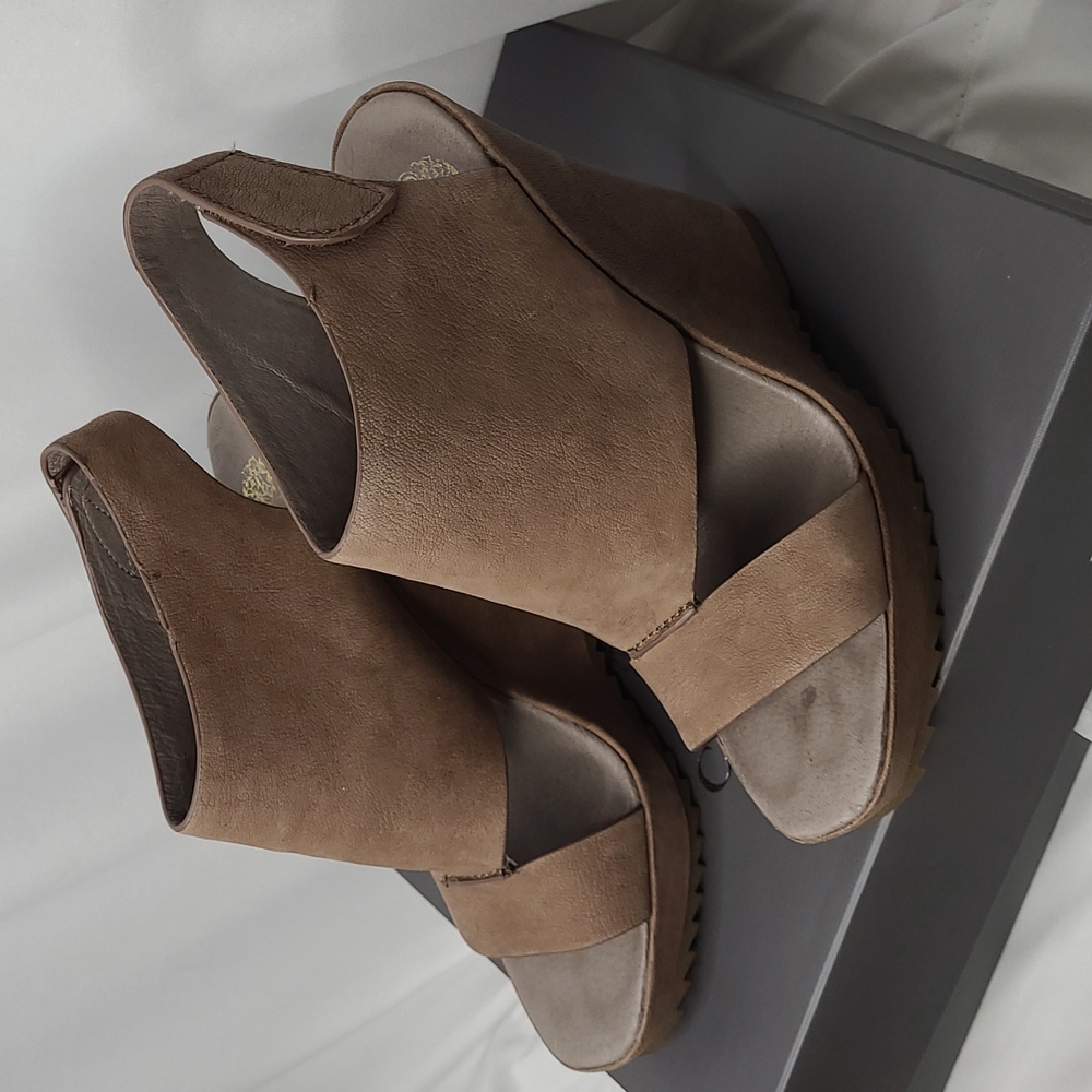 Vince Camuto Guevara Wedges Size (8M)
